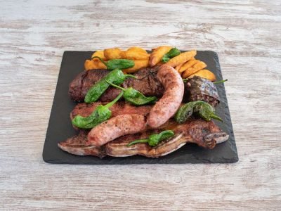 57123_EntreFuegoYCarbon_Food_ParrilladaParaCompartir